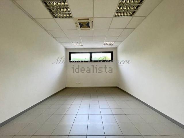 Locale in vendita di 252 m² in Piazza Giovanni Paolo II