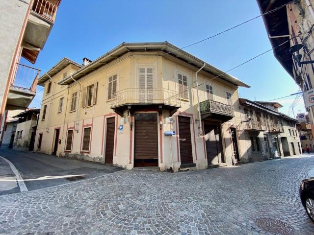 Locale in vendita di 253 m² in Via Pietro Carta, 17