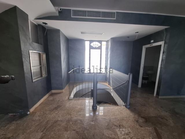 Locale in vendita di 254 m² in Piazza d&apos Armi