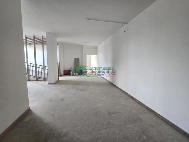 Locale in vendita di 255 m²