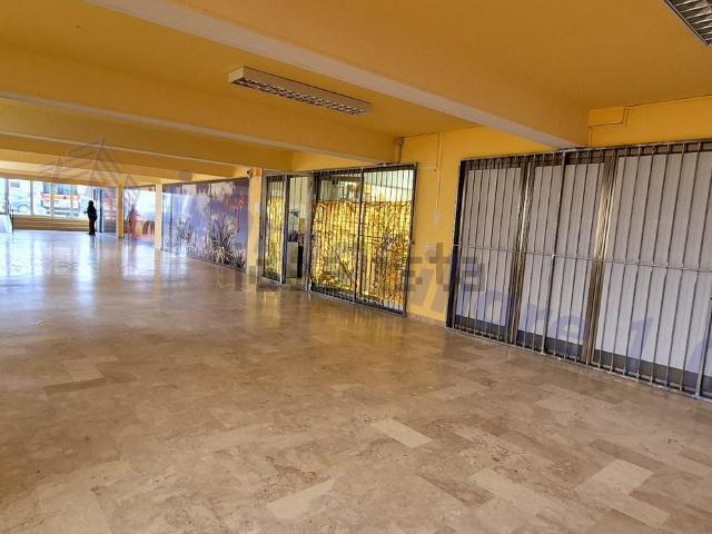 Locale in vendita di 255 m² in Via del Mare