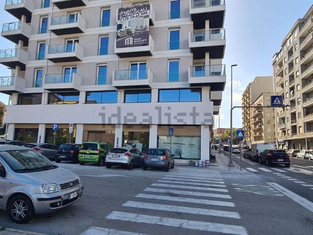 Locale in vendita di 256 m² in Via dei Giudicati, 33