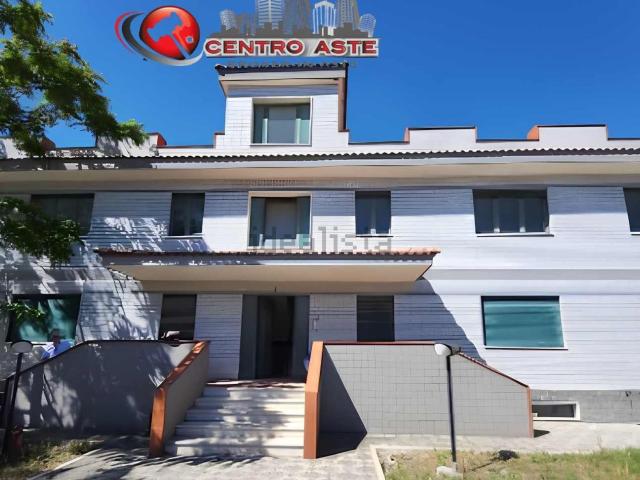 Locale in vendita di 258 m²