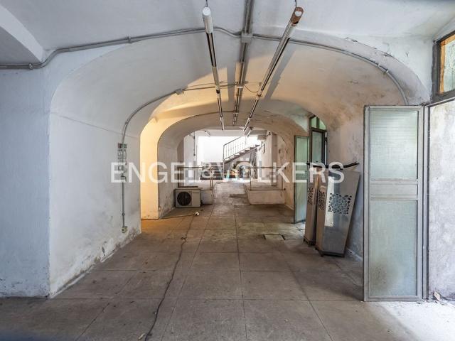 Locale in vendita di 258 m² in Via Cutilia