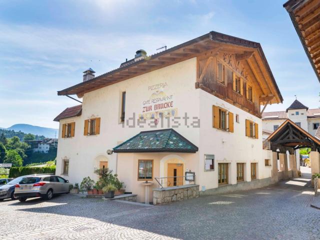 Locale in vendita di 258 m² in Via Prissiano, 2