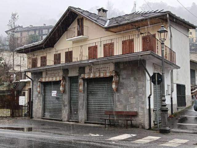 Locale in vendita di 258 m² in Viale Vittorio Emanuaele Pavaglione, 3