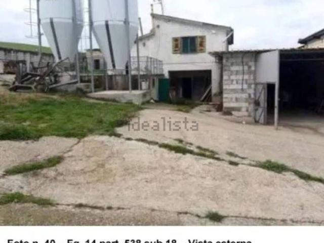 Locale in vendita di 258 m² in Contrada Leonessa
