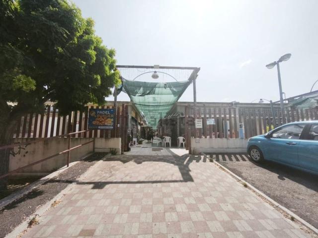 Locale in vendita di 25 m² in Borgo Ticino, 72