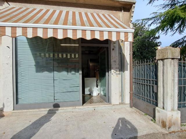 Locale in vendita di 25 m² in Via Tiro, 9