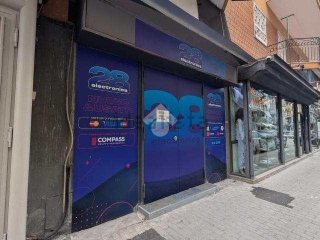 Locale in vendita di 25 m² in Via Alcide de Gasperi, 52