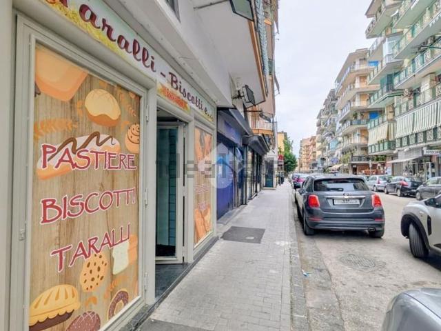 Locale in vendita di 25 m² in Via Alcide de Gasperi, 54