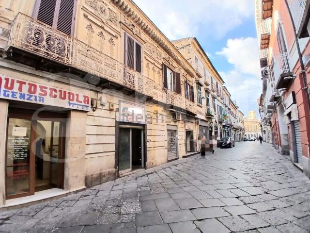 Locale in vendita di 25 m² in Via Alessio Simmaco Mazzocchi