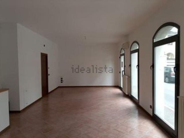 Locale in vendita di 25 m² in Via Francesco Petrarca, 79