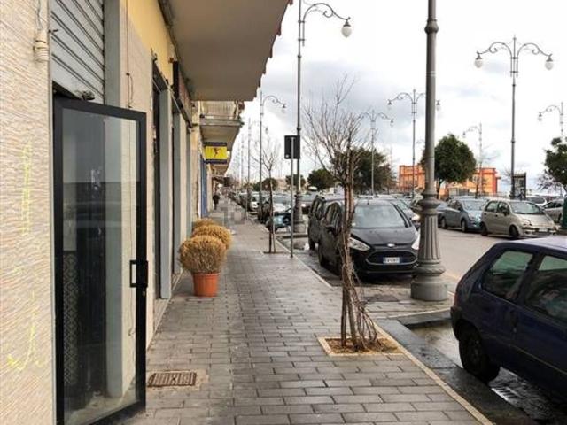 Locale in vendita di 25 m² in Via Leucosia, 33