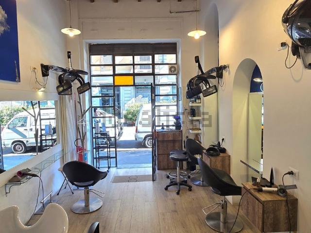 Locale in vendita di 25 m² in Via Macedonio Melloni, 4