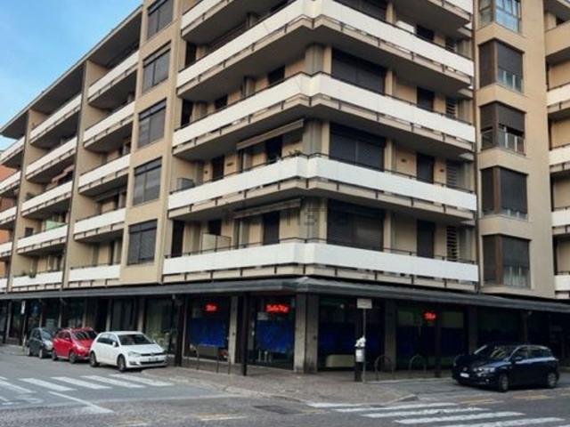 Locale in vendita di 25 m² in Via Parolo, 2