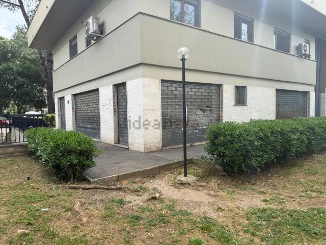 Locale in vendita di 25 m² in Via Pescosolido, 134