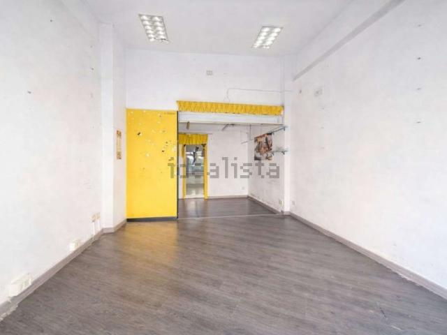 Locale in vendita di 25 m² in Via Salvo D&apos Acquisto