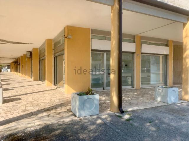 Locale in vendita di 25 m² in Viale Austria, 29