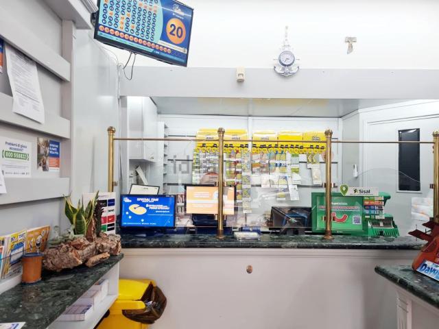 Locale in vendita di 25 m² in Viale della Pineta, 19