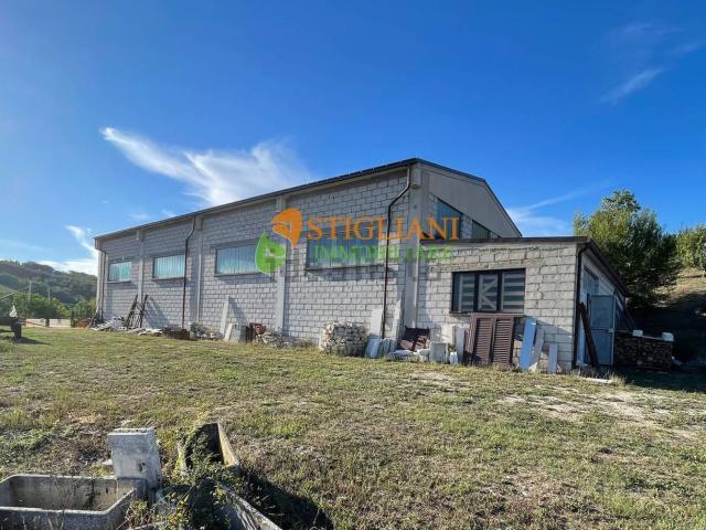 Locale in vendita di 260 m²