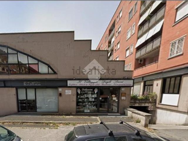 Locale in vendita di 260 m² in Via Carlo Arturo Jemolo, 315