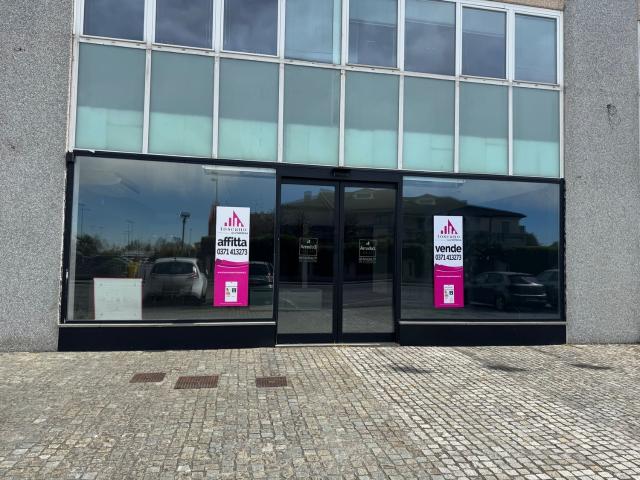 Locale in vendita di 260 m² in Via Codognino, 12