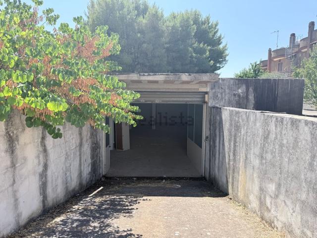 Locale in vendita di 260 m² in Via Antonietta de Pace