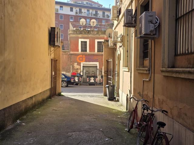 Locale in vendita di 260 m² in Via Aurelia, 48