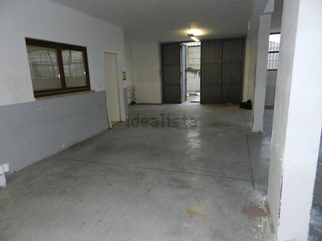Locale in vendita di 260 m² in Via dell&apos Emigrante