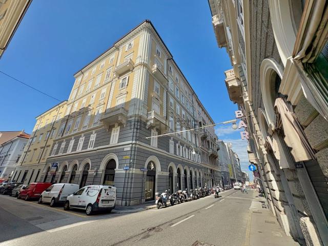 Locale in vendita di 260 m² in Via della Zonta, 8