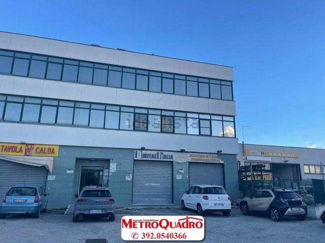 Locale in vendita di 260 m² in Via delle Casermette