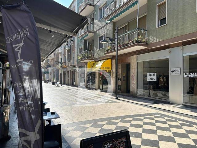 Locale in vendita di 260 m² in Via Firenze