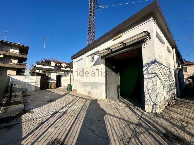Locale in vendita di 260 m² in Via Francesco Baracca, 10