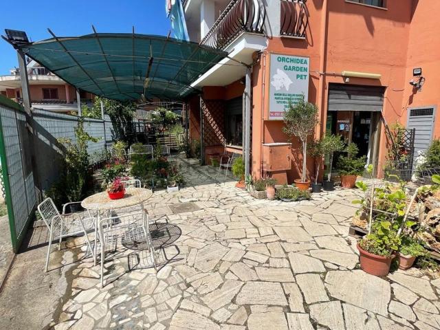 Locale in vendita di 260 m² in Via Strofiano, 12