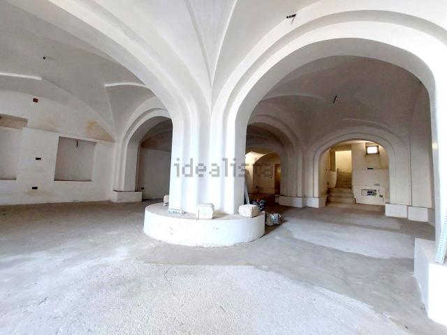 Locale in vendita di 260 m² in Largo Santa Lucia