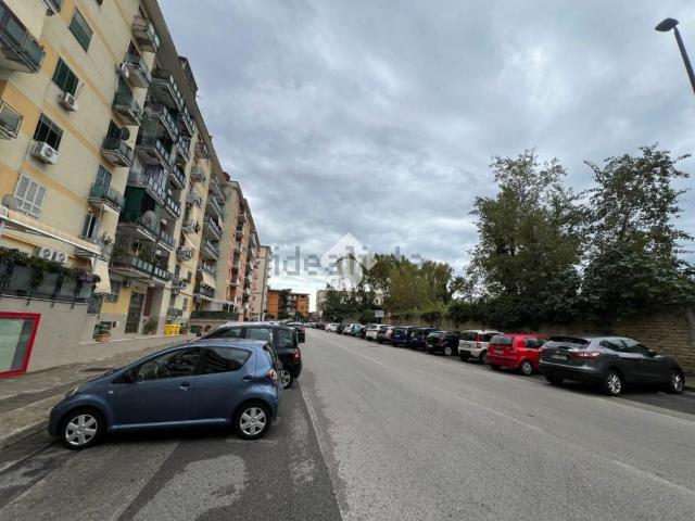 Capannone in vendita di 262 m² in Via Virginia Woolf, 14