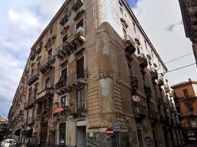 Locale in vendita di 262 m² in Piazza Manganelli, 15