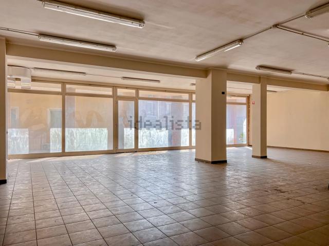 Locale in vendita di 263 m² in Piazzale Europa, 79