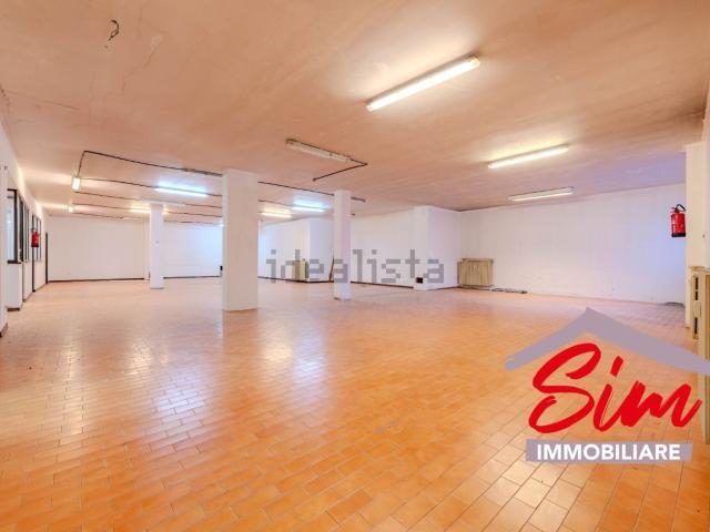 Locale in vendita di 265 m² in Via Guglielmo Marconi
