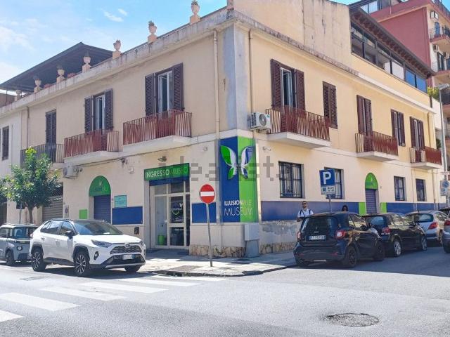Locale in vendita di 265 m² in Via Minniti Tenente, 25