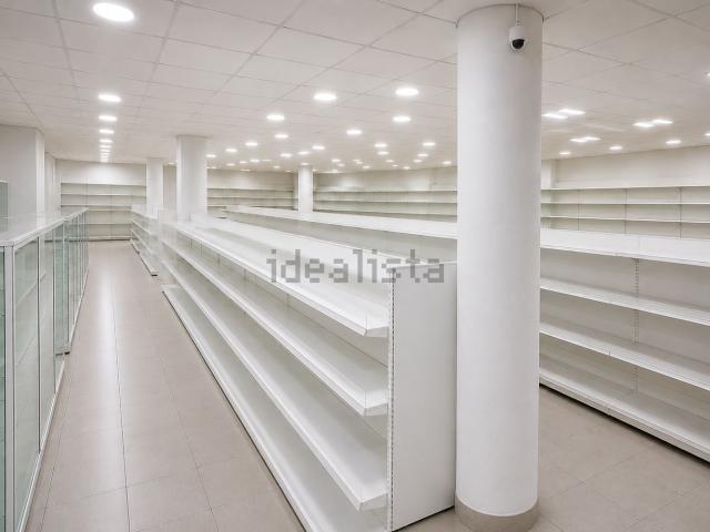 Locale in vendita di 265 m² in Via Nazionale Adriatica Nord, 619