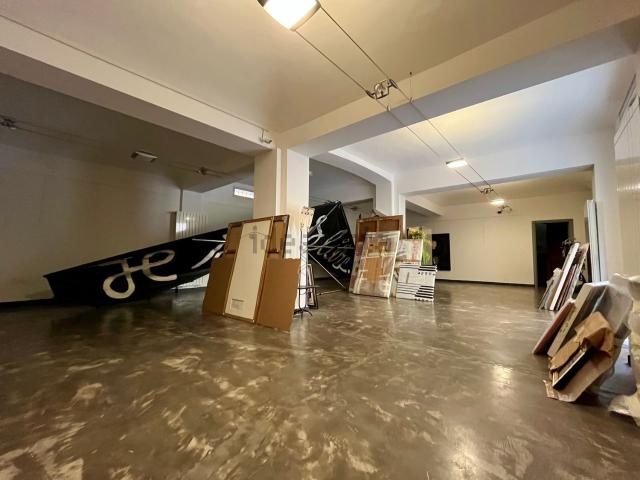 Locale in vendita di 265 m² in Via San Francesco D&apos Assisi, 20