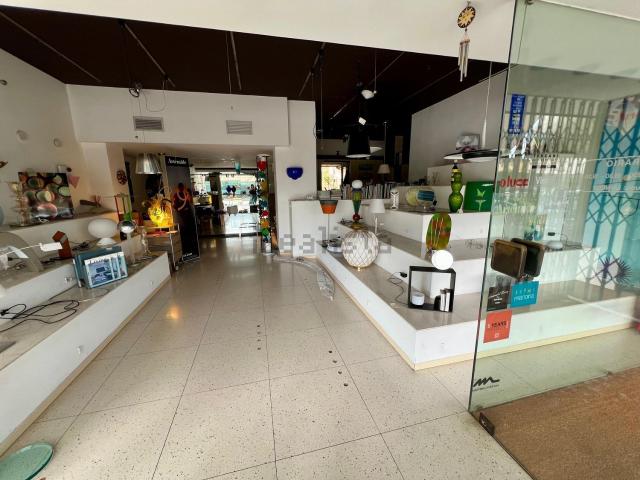 Locale in vendita di 265 m² in Viale della Stazione, 13