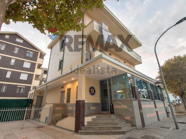 Locale in vendita di 265 m² in Viale Gabriele D&apos Annunzio, 62