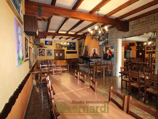 Locale in vendita di 266 m² in Via Abà, 308
