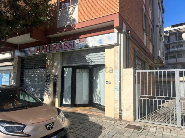 Locale in vendita di 267 m² in Via Alfonso di Vestea, 39