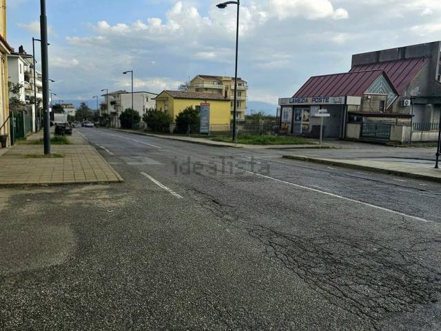 Locale in vendita di 267 m² in Via del Progresso, 59