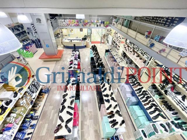 Locale in vendita di 269 m² in Via Imperatore Adriano, 6