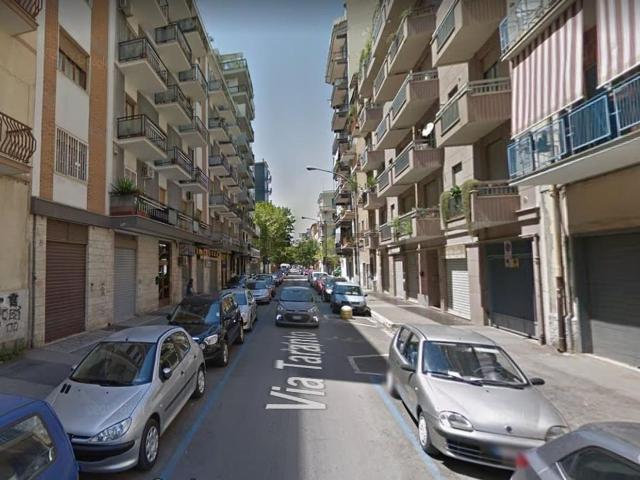 Locale in vendita di 269 m² in Via Taranto, 12